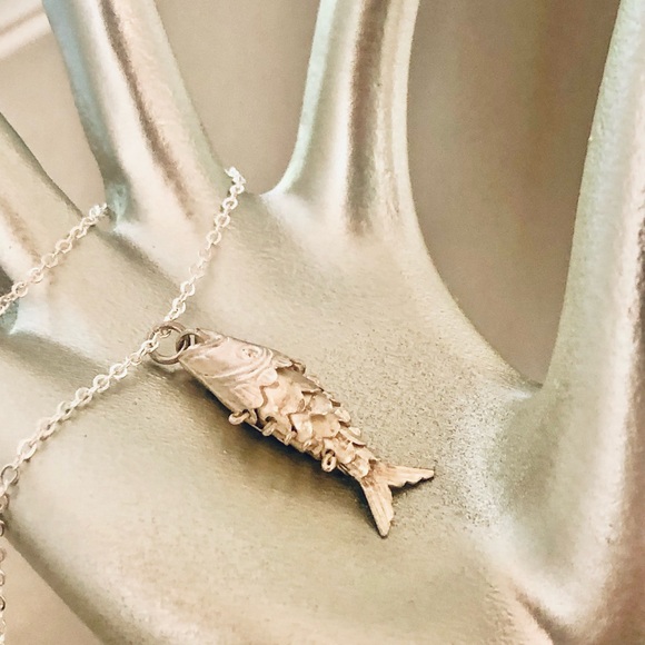 Vintage Articulated Dainty Silver Fish Pendant Necklace - Picture 4 of 14
